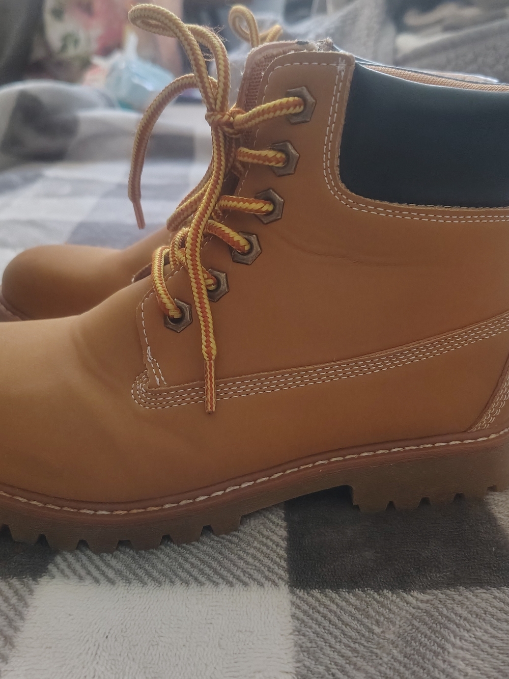 Avalanche Kids Wheat/Tan Lace-Up Work Boots with Yellow Laces - Picture 4 of 6